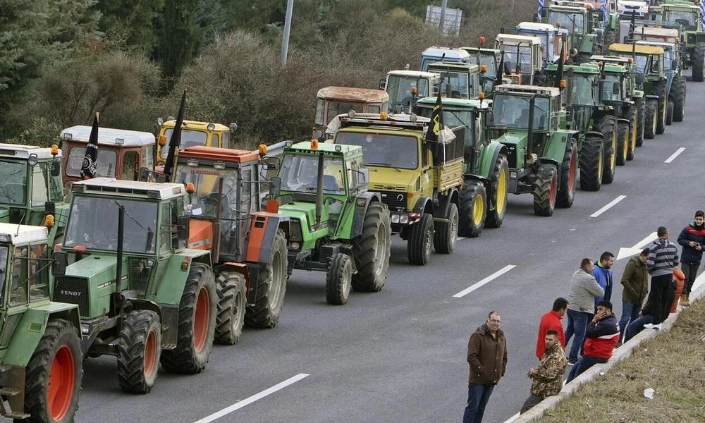 Παραταγμένα τα τρακτέρ των αγροτών σε Πέλλα και Κιλκίς - Δεν εμποδίζουν την κυκλοφορία